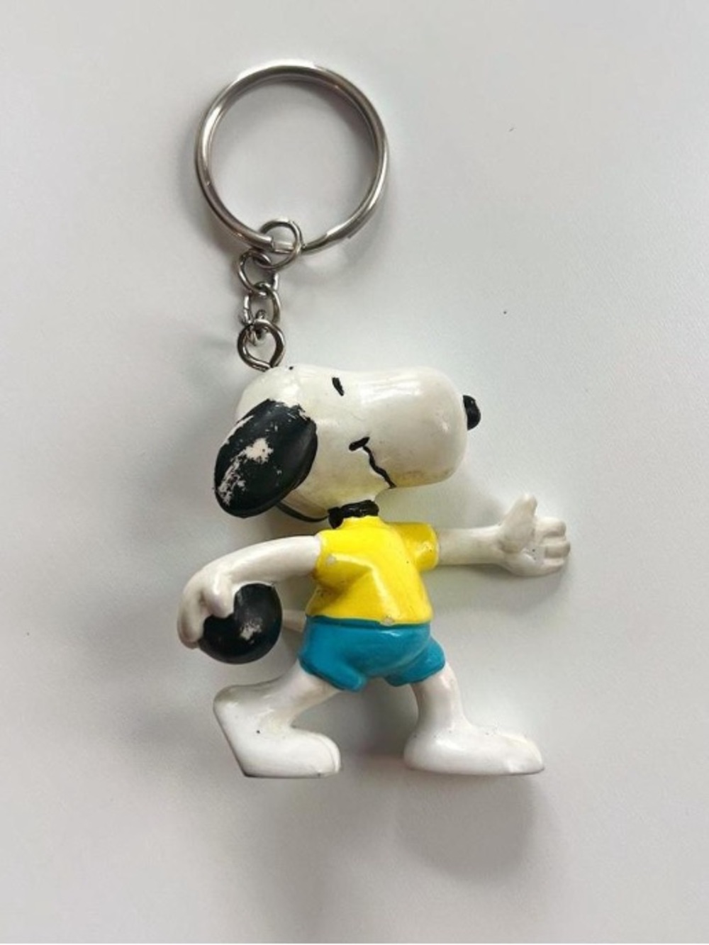 Vintage 1988 Snoopy Keychain Retro Cartoon Collectible Key Ring